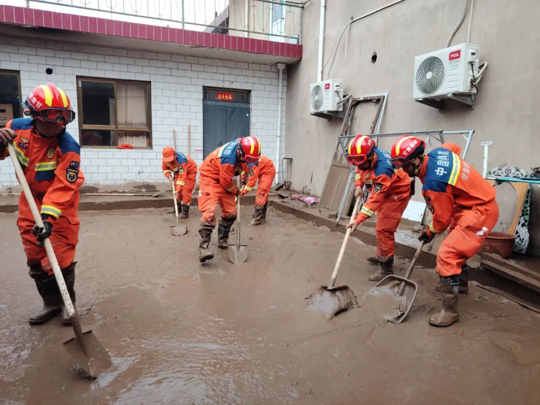 争分夺秒全力抢险救援！直击榆中山洪灾害抢险救灾现场