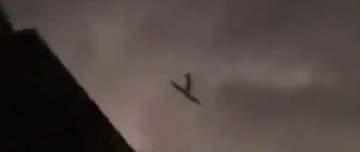 北京雷电夜，空中有黑影“御剑飞行”？