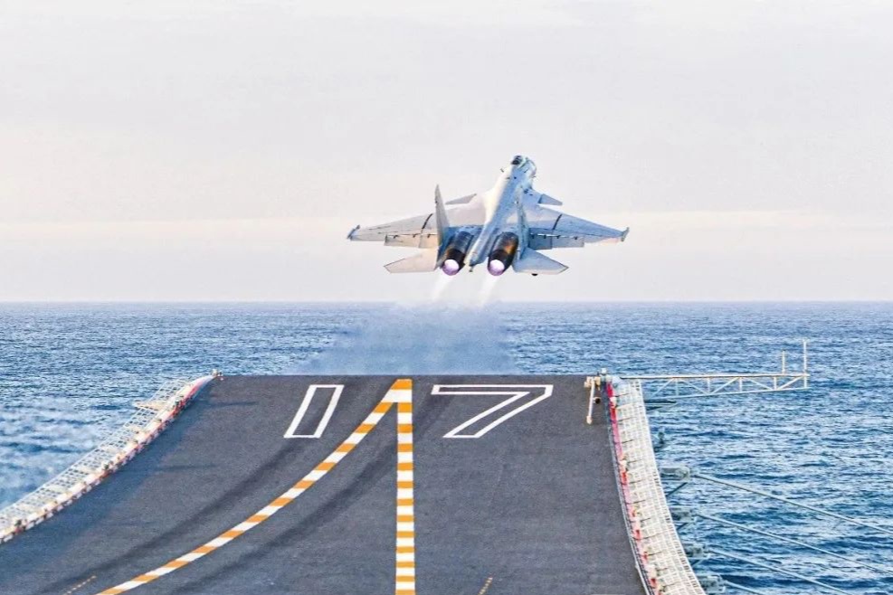 海空砺剑！直击舰载机海上实战化训练