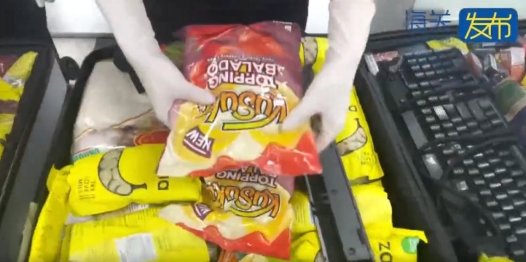 一名旅客入境厦门，携带9940支加热卷烟，在高崎机场被查！