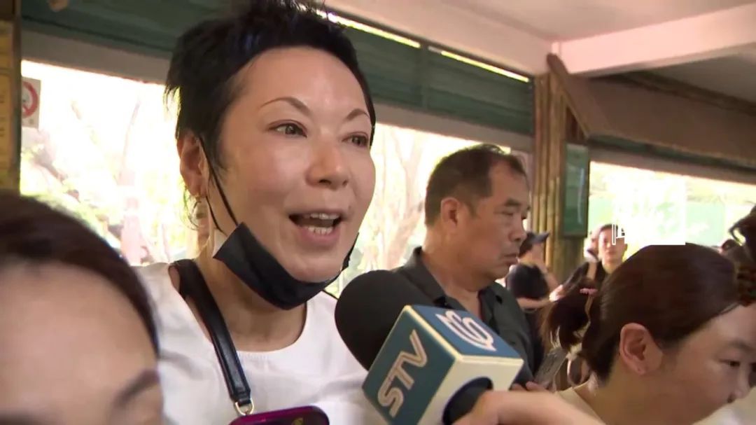 "顶流女明星"亲哥竟在上海！现身迷倒无数粉丝：明星基因绝了