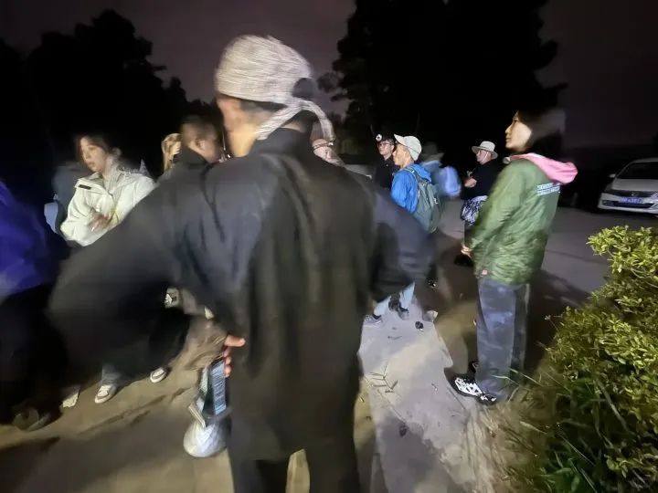7岁男童参加夏令营在大理苍山失踪！当地人士透露今早大批志愿者上山搜救