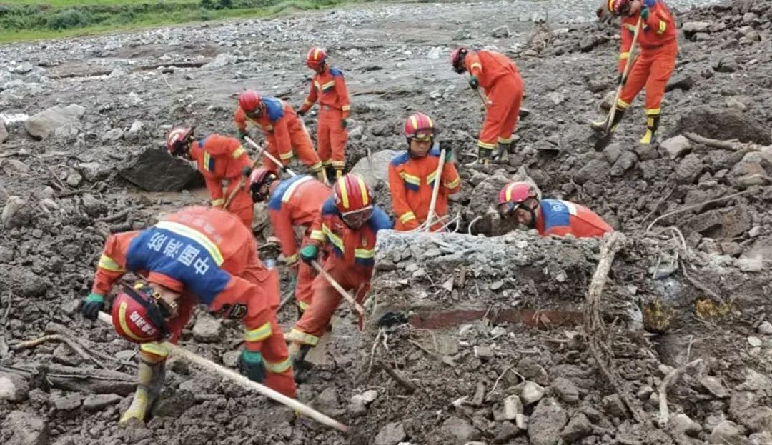 徒手排查淤泥、鼻尖探寻生命……甘肃榆中已营救转移疏散475人