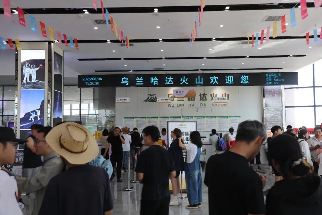 有人在内蒙古一景区挖“玛瑙和黄金”,官方紧急提醒 有人在内蒙古一景区挖“玛瑙和黄金”,官方紧急提醒