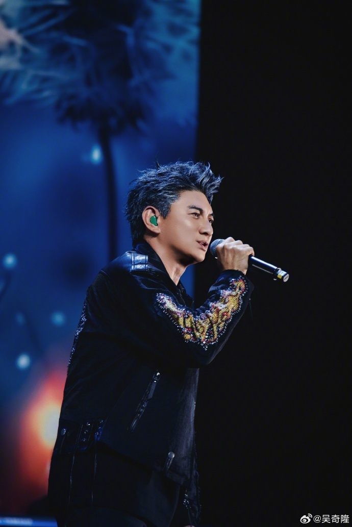 吴奇隆现身广州，唱了一首“30年没唱过的”粤语歌
