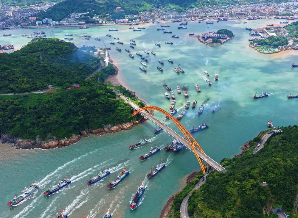 浙江8000余艘渔船出海,透骨新鲜的“虾兵蟹将”上桌啦! 浙江8000余艘渔船出海,透骨新鲜的“虾兵蟹将”上桌啦!