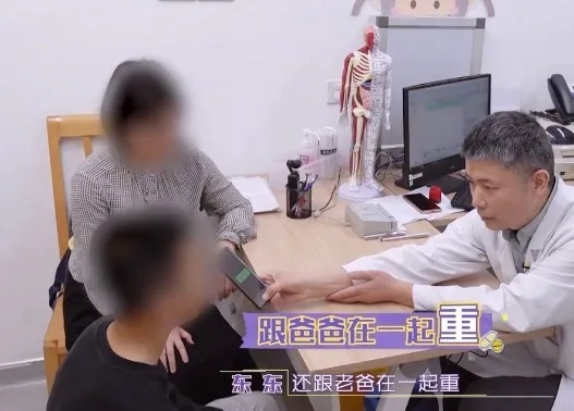 知名学者孩子患病，上海儿科专家流泪哽咽，背后原因令无数网友心疼！