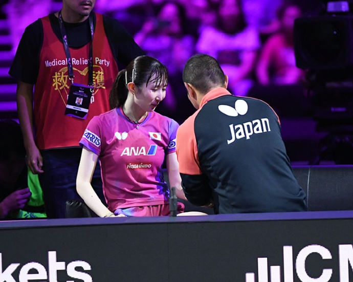 早田希娜带伤逆转取胜，张本美和赛后落泪，质疑其医疗暂停