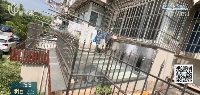 “你有毛病是不是？”上海女子遭邻居上门辱骂、踢踹铁门！警方介入，原因搞清了