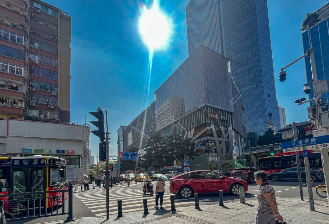“蒸桑拿”继续，广东多地气温将达37℃！台风“杨柳”有新消息，12日起雷雨又回来了