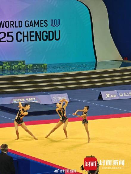 三朵金花摘世运会体操首金:“我们值得!” 三朵金花摘世运会体操首金:“我们值得!”