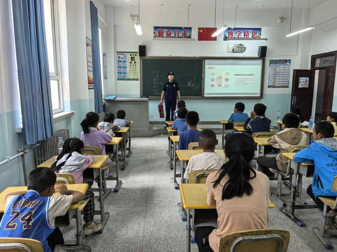 徒手排查淤泥、鼻尖探寻生命……甘肃榆中已营救转移疏散475人