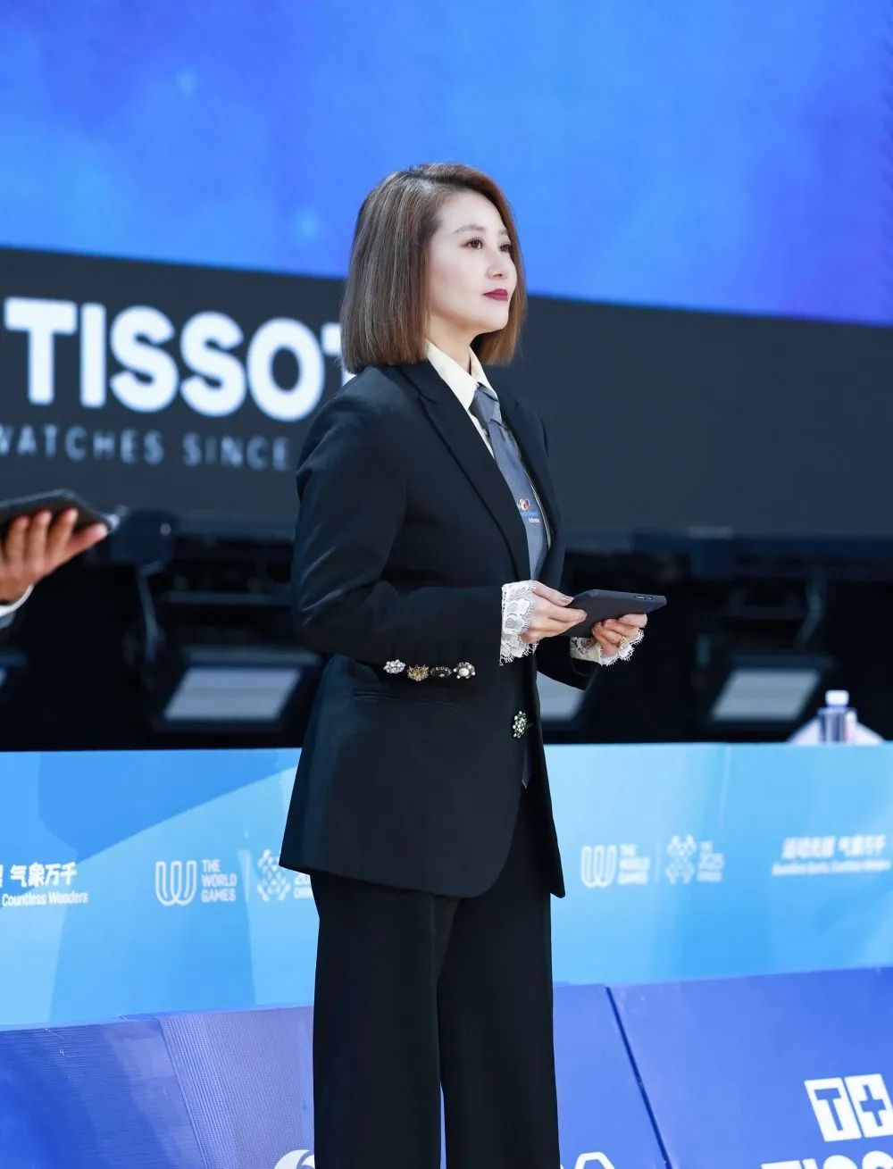 优雅火爆全网！1米91裁判回应了