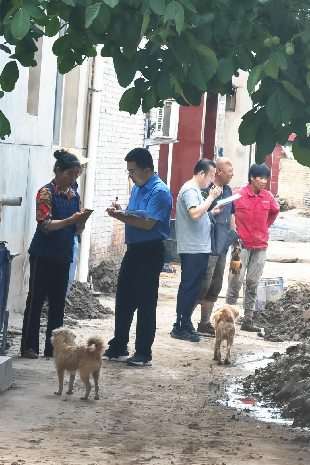 迅速行动！检察干警投身甘肃榆中山洪灾害抢险救援