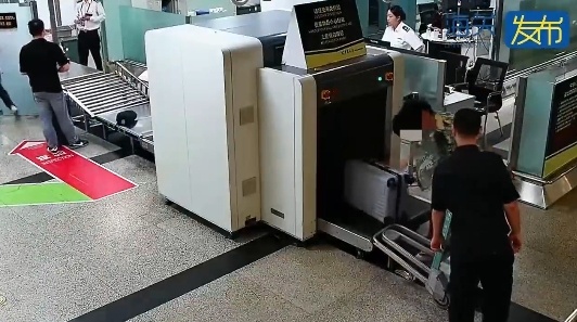 厦门机场一旅客当场被查！竟带了上万个……