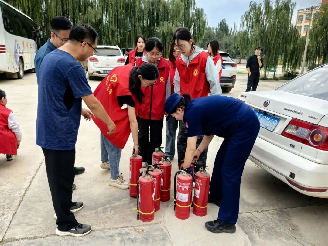 徒手排查淤泥、鼻尖探寻生命……甘肃榆中已营救转移疏散475人