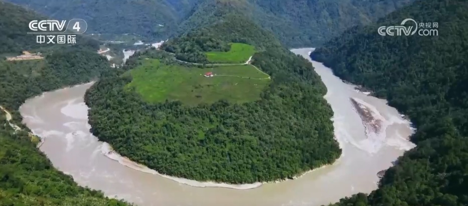 跨越60年 雪域新画卷 | 跨越千年隔绝 墨脱公路让“高原孤岛”变身美丽边城