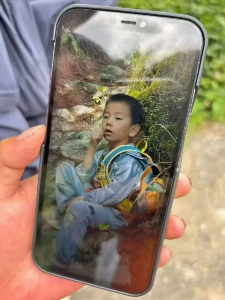 7岁男童参加夏令营在大理苍山失踪！当地人士透露今早大批志愿者上山搜救
