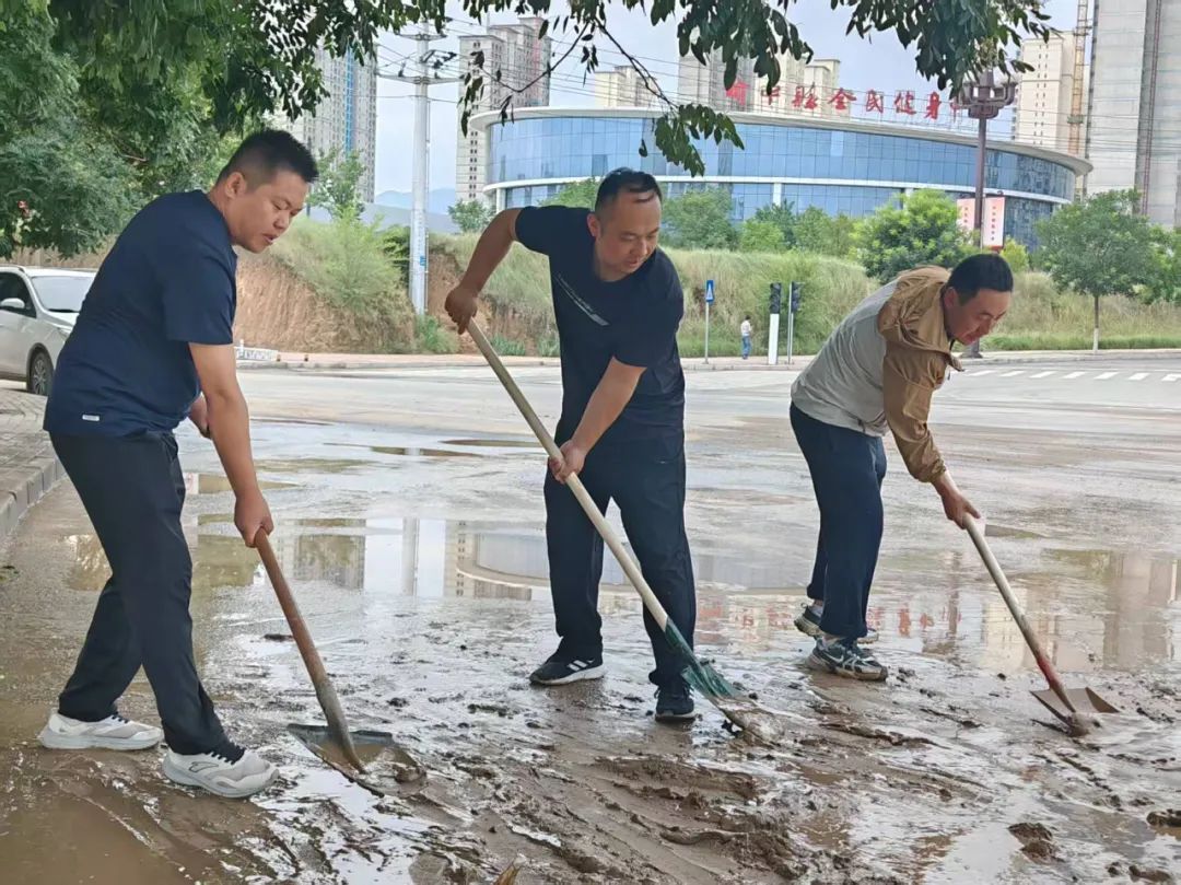 迅速行动！检察干警投身甘肃榆中山洪灾害抢险救援