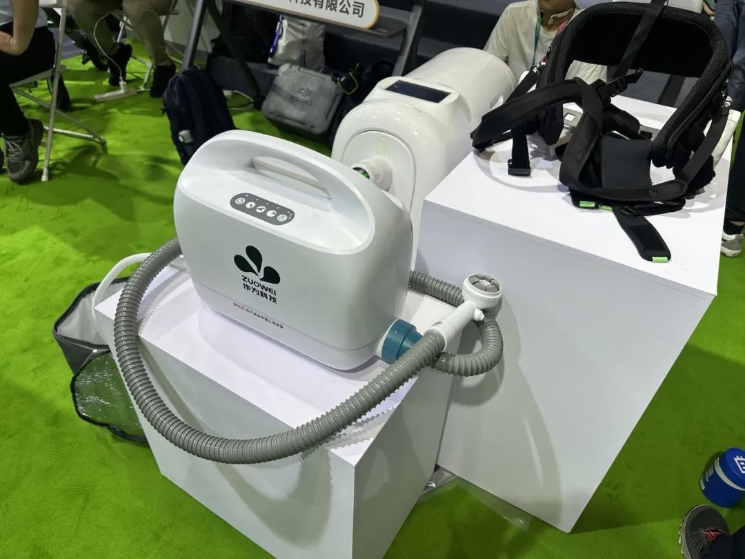 按摩、洗浴、辅助行走……机器人为您服务！