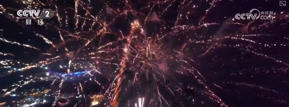 消费场景上“新招”引“客流” 从“打卡游”向“深度游”夏日夜经济持续火热