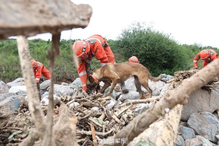 争分夺秒！子弟兵持续奋战甘肃榆中救灾一线
