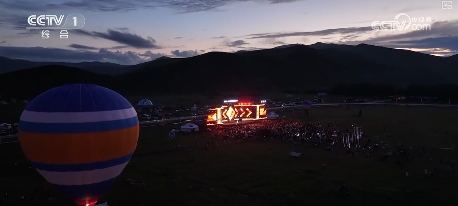 “清爽”文旅燃动暑期“热”经济 “网红”项目激活“逗留型旅游”活力