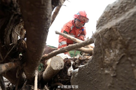 争分夺秒！子弟兵持续奋战甘肃榆中救灾一线