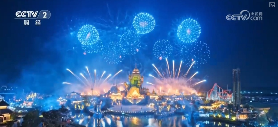 消费场景上“新招”引“客流” 从“打卡游”向“深度游”夏日夜经济持续火热