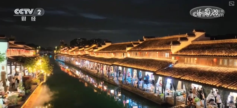 消费场景上“新招”引“客流” 从“打卡游”向“深度游”夏日夜经济持续火热