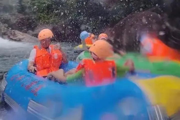 仅20分钟,漂流突变“泥石流”!在山里游玩时遇暴雨怎么办? 仅20分钟,漂流突变“泥石流”!在山里游玩时遇暴雨怎么办?
