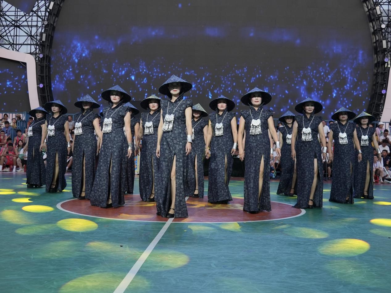 从NBA到“村BA” 麦迪现身贵州乡村球场 篮球精神在乡土生根发芽 从NBA到“村BA” 麦迪现身贵州乡村球场 篮球精神在乡土生根发芽