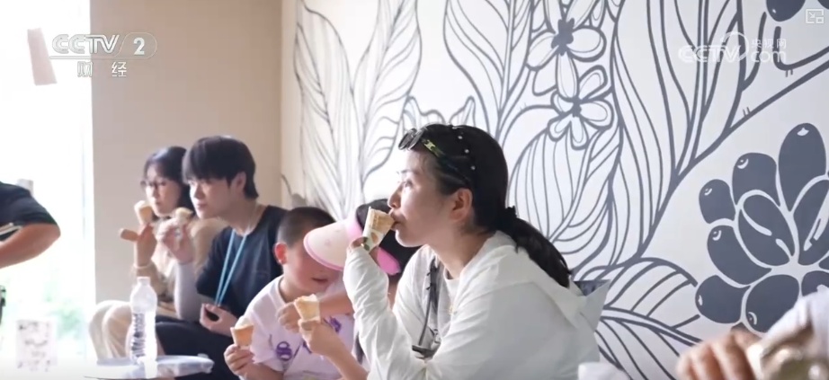 “清爽”文旅燃动暑期“热”经济 “网红”项目激活“逗留型旅游”活力