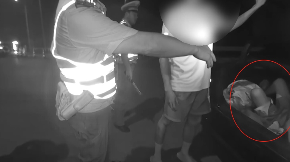 这是什么“神操作”？贵州一教练为逃避处罚，竟将孩子塞进后备箱……