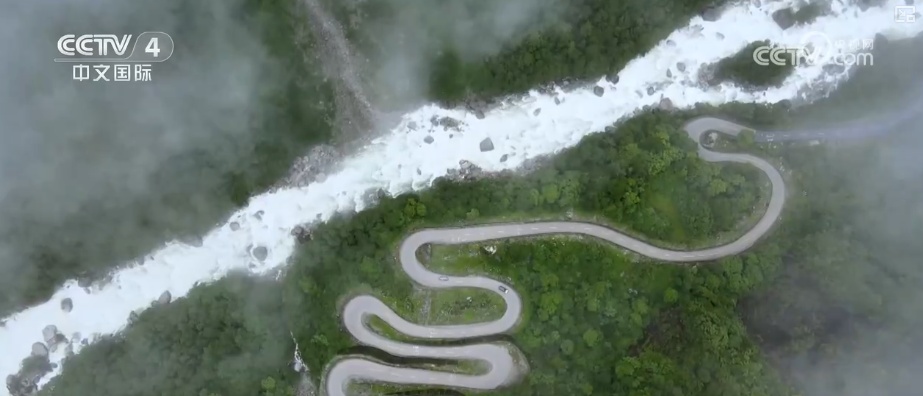 “公路一通天地宽”！墨脱新生代用互联网思维重写这片土地故事
