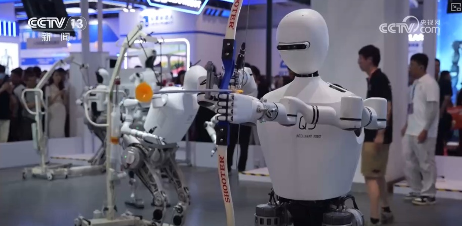 精巧插槽、柔顺分拣、灵活搬运……自主精准操作成亮点！人形机器人“巧手出细活”