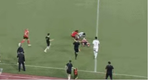 26岁球员比赛时突然倒地