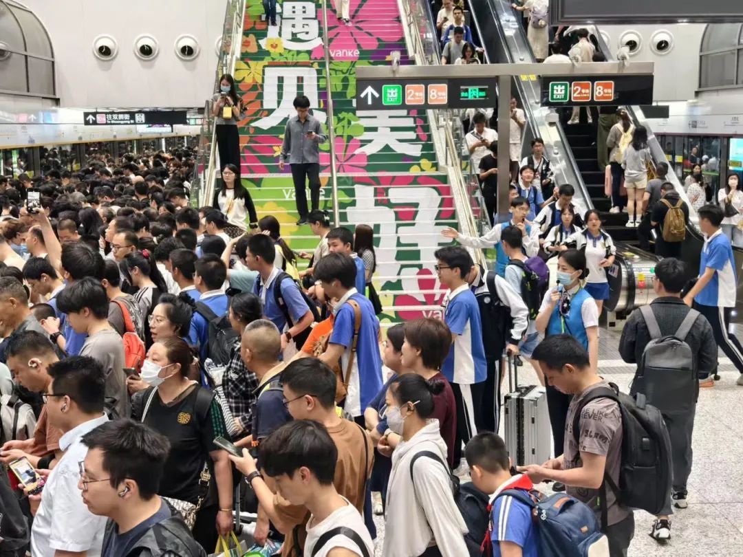 深圳地铁客流陆路口岸通关人数同创新高