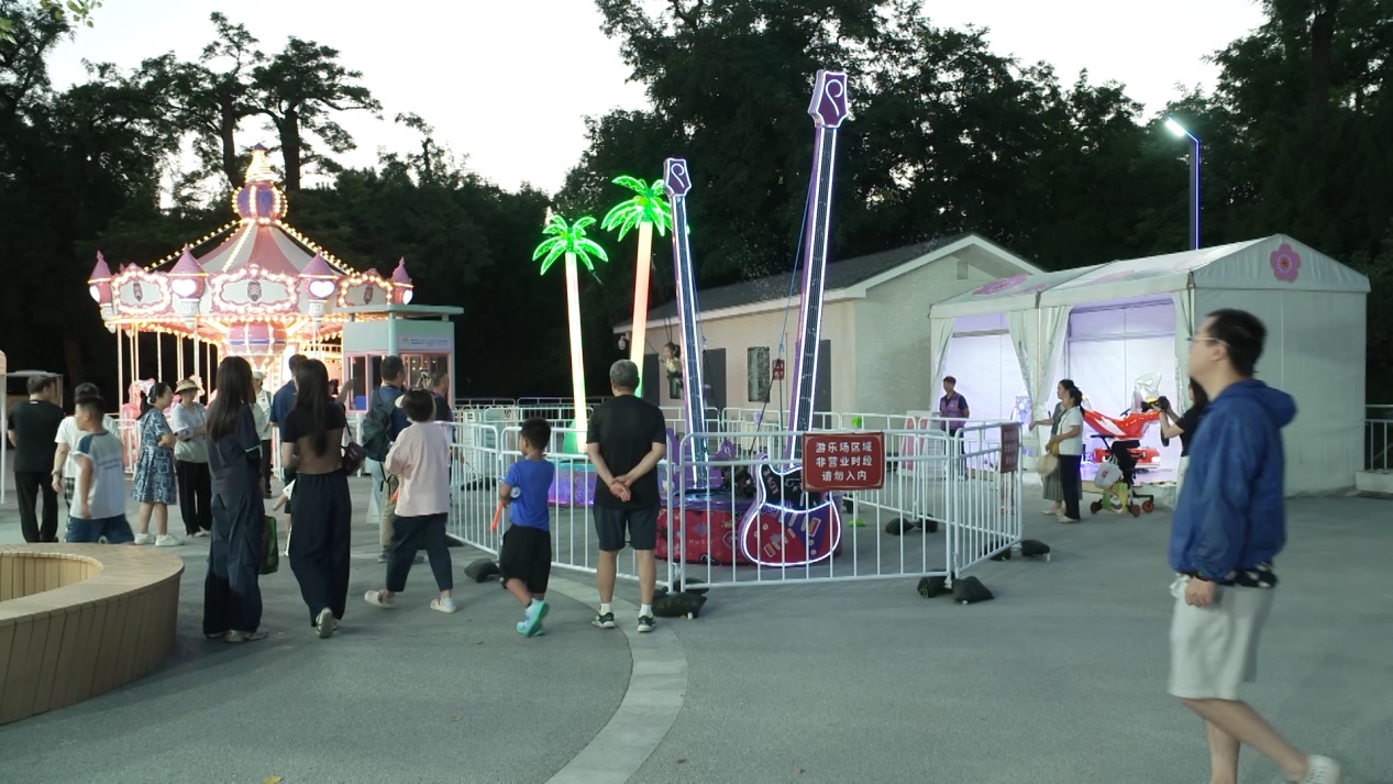 北京各公园暑期推出千余场活动 夜间露天音乐会人气旺 北京各公园暑期推出千余场活动 夜间露天音乐会人气旺