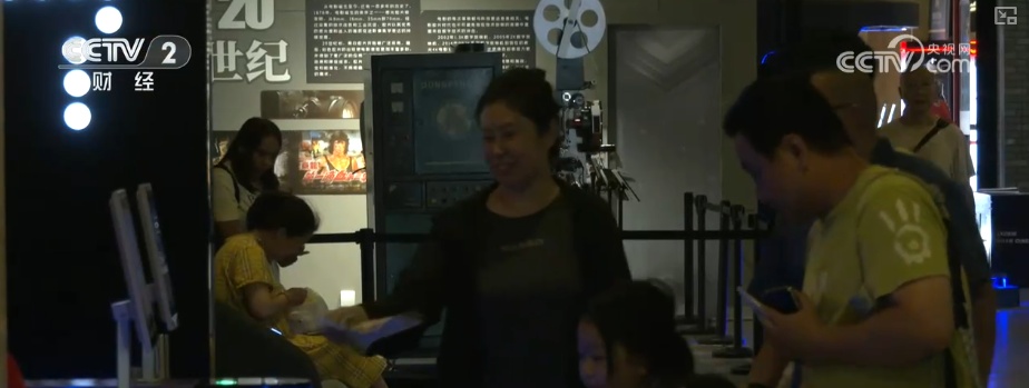 情感共鸣释放转化力！大时代里的家国情怀在当代观众心里显影成像