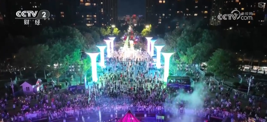 消费场景上“新招”引“客流” 从“打卡游”向“深度游”夏日夜经济持续火热