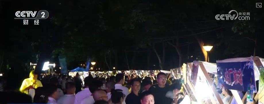 消费场景上“新招”引“客流” 从“打卡游”向“深度游”夏日夜经济持续火热