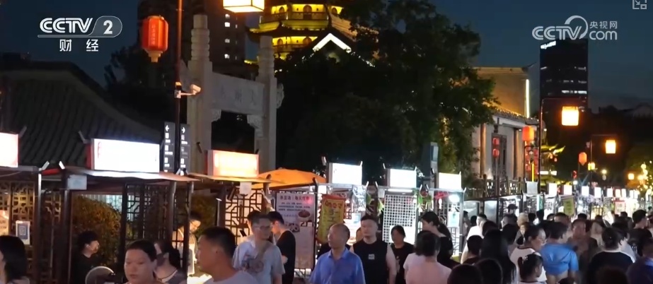 消费场景上“新招”引“客流” 从“打卡游”向“深度游”夏日夜经济持续火热
