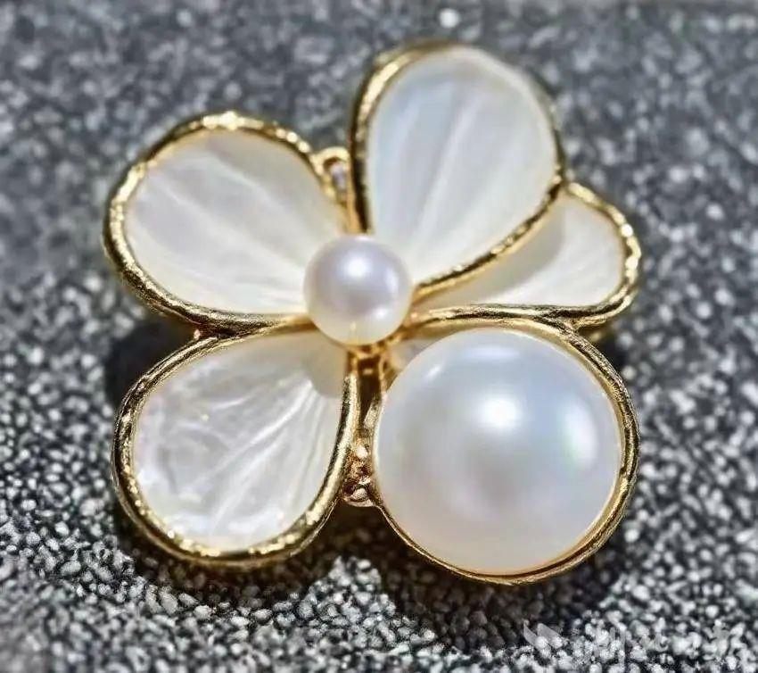 重金属超标！女子戴项链引发“首饰病” 医生：不要长时间佩戴