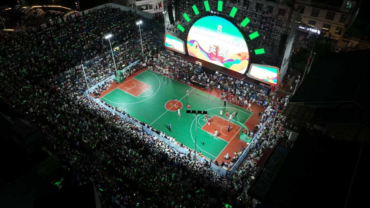 从NBA到“村BA” 麦迪现身贵州乡村球场 篮球精神在乡土生根发芽 从NBA到“村BA” 麦迪现身贵州乡村球场 篮球精神在乡土生根发芽