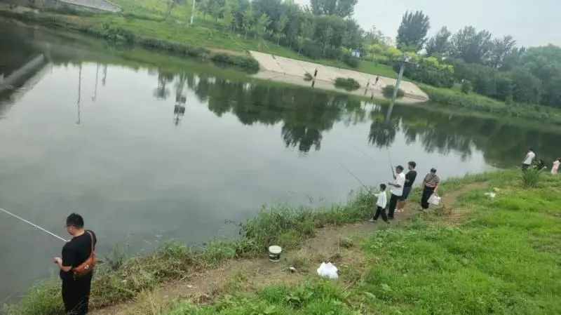 在北京钓鱼的年轻人：钓，我所欲也，鱼，非我所欲也
