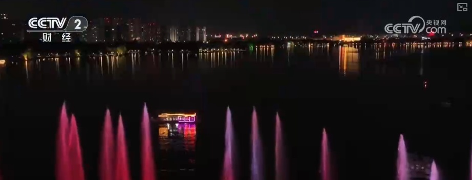 消费场景上“新招”引“客流” 从“打卡游”向“深度游”夏日夜经济持续火热