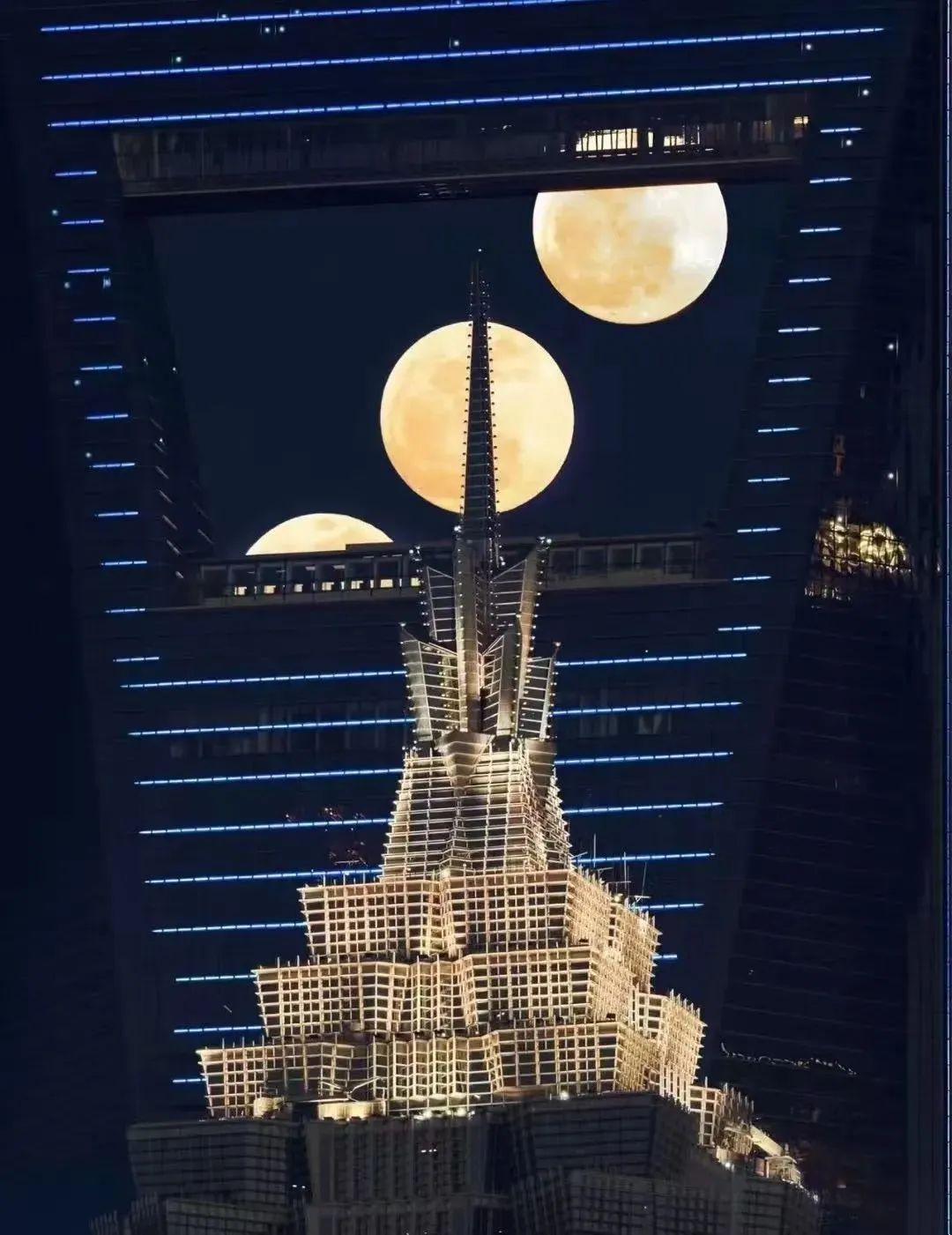 昨晚, 他们从全国各地来到外滩! 有人提前数小时抢位…发生了啥?