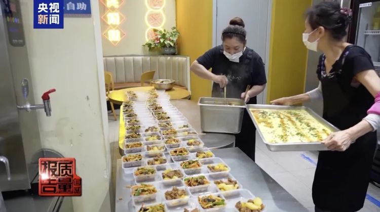 外卖大战，到底在“卷”谁？