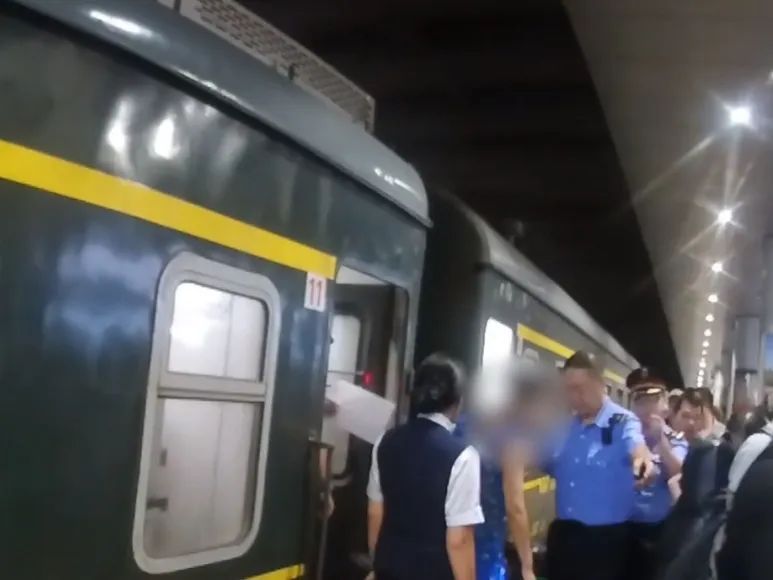 “我就在这坐着怎么了？”行拘！